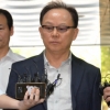 [서울포토] 법원 들어서는 기준 롯데케미칼 전 사장