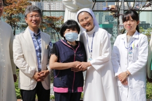 구강암으로 턱 잃은 50대 여성 무료인술로 새 삶