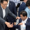 [서울포토] 박지원, 동료들과 반가운 인사