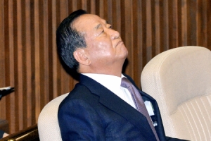 “친박 9인회 매일 모여 회의하며 정국 주도권 확보 방안 논의”