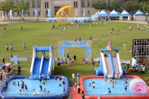 [서울포토] 서울광장에 설치된 빗물놀이터