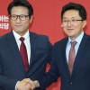 [서울포토] ‘단일화 합의’ 정병국-김용태 의원 악수