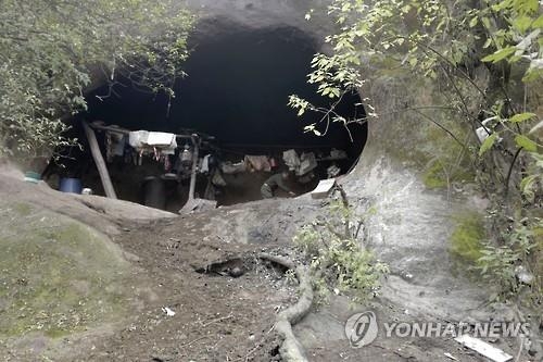페르도 루카의 동굴 거처. AP 연합뉴스