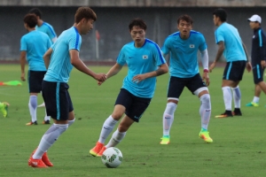[서울포토] 비가 와도 훈련은 계속…
