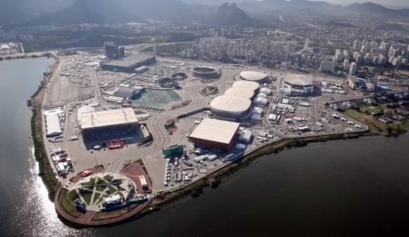 1일 오후 (현지시간) 브라질 리우데자네이루 바하 상공에서 바라본 올림픽 파크 경기장들의 모습.  리우데자네이루=올림픽사진공동취재단k