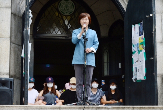 [서울포토] 최경희 이대총장 뒤로…‘학생들이 지켜보고 있다’