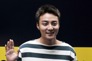 [종합] 로이킴 입건 “음란물 유포 피의자 전환”