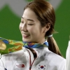 [포토] 여자 양궁대표팀 최미선 ‘金쪽같은 내 메달’
