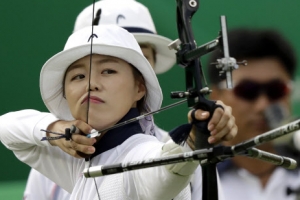 [포토] 날선 눈빛의 여자 양궁대표팀 장혜진 ‘신중한 겨냥’