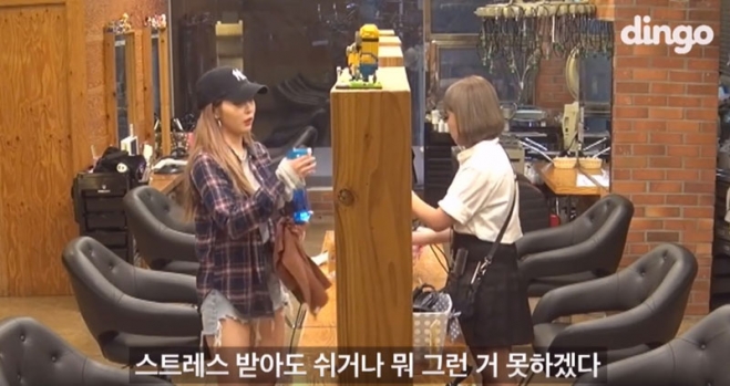 한 취업사이트가 제작한 ‘천국의 우체통: 수고했어, 오늘도-현아 편’ 영상 캡처