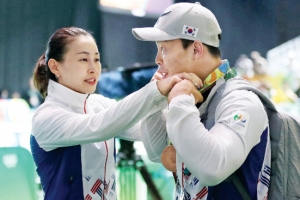 기적의 ‘엄마 力士’… 부부 동반 메달 역사 쓸까