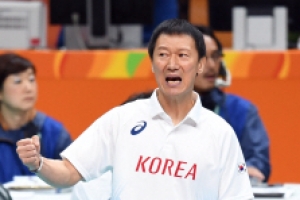 한국 여자배구 러시아에 졌지만···이정철 감독 “선수들 잘 싸웠다”