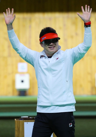 진종오, 세계 사격 최초 올림픽 3연속 금메달