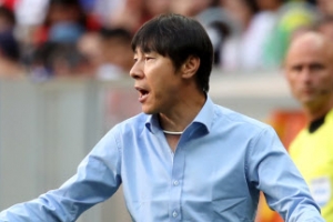 한국 조 1위로 8강 진출…신태용 “선수들에게 고맙다”