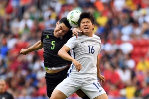 [서울포토] 공중볼 다툼