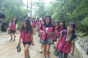 등산하며 훼손된 대모산 복원