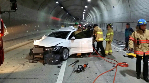 또 ‘졸음운전’… 트레일러 터널서 10중 추돌해 1명 사망·7명 부상 