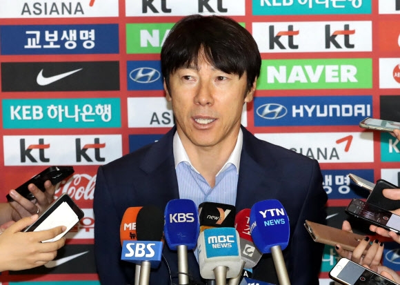 <올림픽> 인터뷰하는 축구 신태용 감독