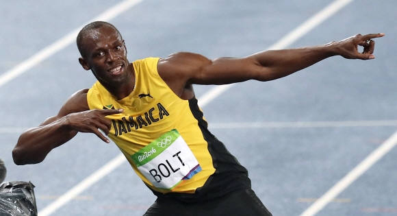 18일 오후(현지시간) 브라질 리우데자네이루 마라카낭 올림픽 주경기장에서 열린 육상 남자 200m 결승 경기에서 19초 78의 기록으로 우승한 자메이카 우사인 볼트가 세레머니를 펼치고 있다./올림픽사진공동취재단