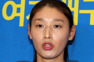 김연경 “아쉬웠다”…통역 등 ‘경기 외 혹사’ 논란에 담담한 반응