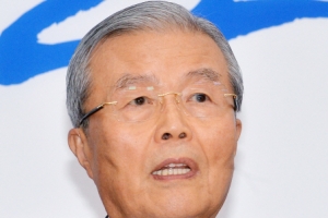 ‘킹메이커’ 김종인 이재명에 러브콜? “민심 빨리 판단해 직설적 이야기해”