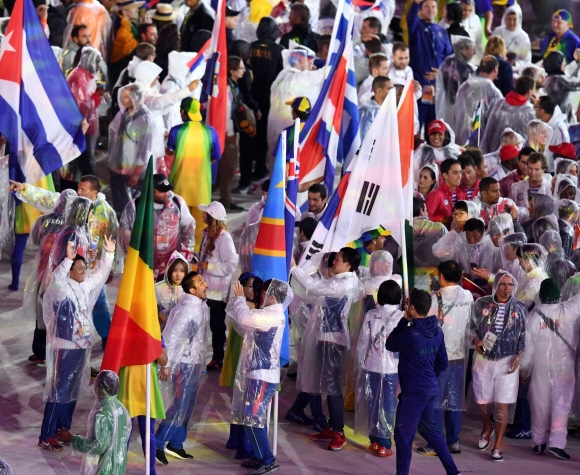 2016 리우데자네이루 올림픽 폐막식에 입장한 대한민국 대표 선수단