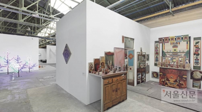 2014년 열린 부산 비엔날레 특별 전시장으로 활용된 고려제강 옛 수영공장에 전시된 작품. 고려제강 제공 