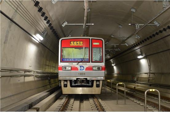 대구 도시철도 1호선 서편연장구간 시운전 전경. 대구시 제공