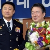 강신명 경찰청장 퇴임…‘음주운전 논란’ 이철성 후보자에게 “신념 갖춘 지휘관”