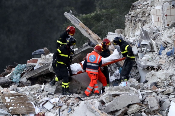 이탈리아 강진 사망자 159명으로 늘어