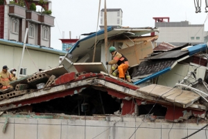 잊을만하면 ‘폭삭’…전국이 ‘터널’ 공포증