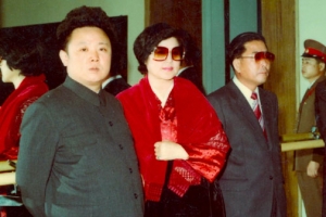 최은희 납치 실화 ‘연인과 독재’ 김정일 육성 담긴 예고편