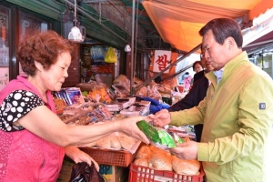 추석 대목 기다리는 전통 시장