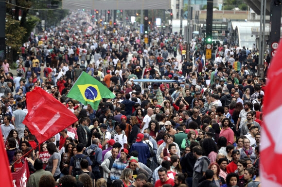 브라질서 대규모 시위