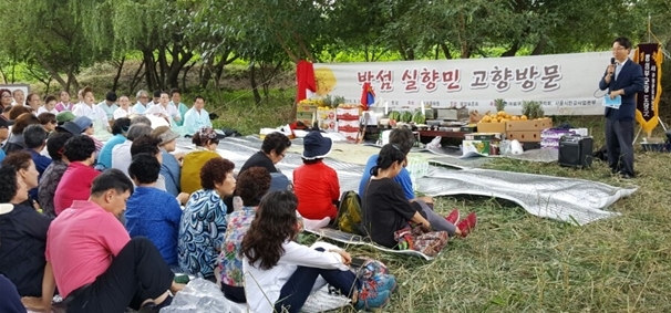 오경환 서울시의원이 3일 한강 밤섬에서 열린 ‘밤섬 실향민 고향방문행사’에 참석, 인사말을 하고 있다.