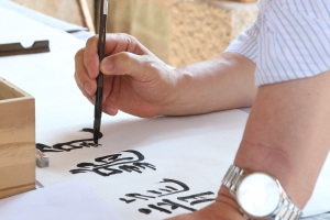 버려진 한옥을 한국 토종 소나무로 재건해  ‘상촌재(上村齋)’  조성하는  종로구