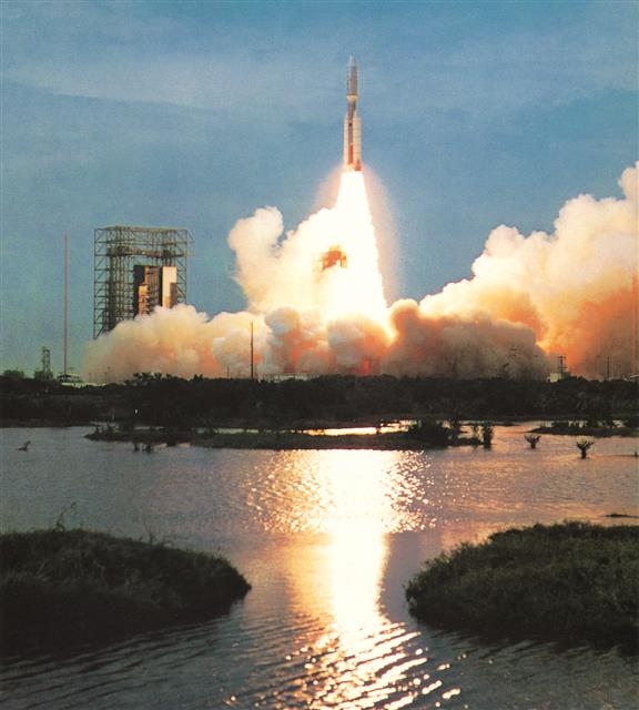 1977년 8월 20일 미국 플로리다주 케이프커내버럴의 케네디우주센터에서 보이저 2호가 발사되는 장면. NASA 제공