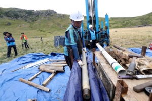 한라산 정상부 첫 시추 착수… 출생의 비밀 푼다