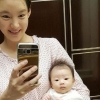 정가은, 생후 50일 된 딸 품에 안고 “오늘밤도 역시나 말똥말똥”