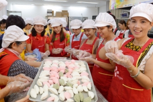 다문화가정과 함께 빚는 송편