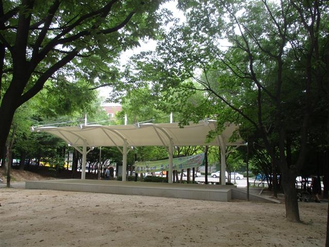 지난달 서울 노원구 골마을근린공원에 설치된 대형 파고라. 노원구 제공