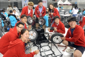서울 모빌리티 해커톤서 전기차 만드는 청년들
