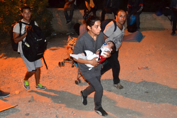 그리스 레스보스섬 난민 캠프서 방화 추정 화재