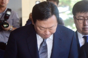 신동빈 검찰 출석, 롯데 첫 총수 소환…“국민께 사과, 뼈를 깎는 변화하겠다”