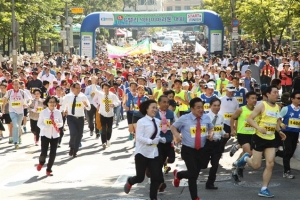 넥타이 매고 달리는 5㎞… 화합 꽃핀 구로