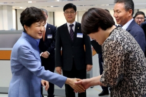 서민금융진흥원 출범…朴대통령 “채무 고통 벗어난 패자부활전 기원”(종합)