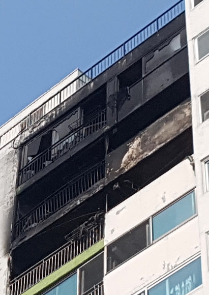 쌍문동 아파트 화재로 일가족 3명 사망…부상 17명