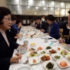 [서울포토] 구내식당에서 식사하는 국회의원들