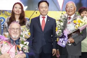 한국전 참전 해리 분룬케·론 후쿠오카 안양시명예시민됐다