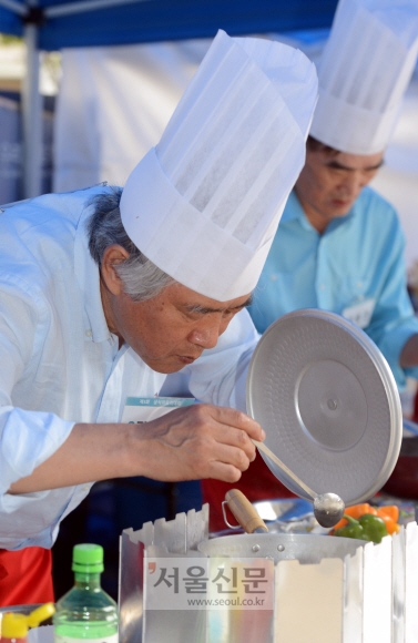 [서울포토] ‘요리는 신중히’